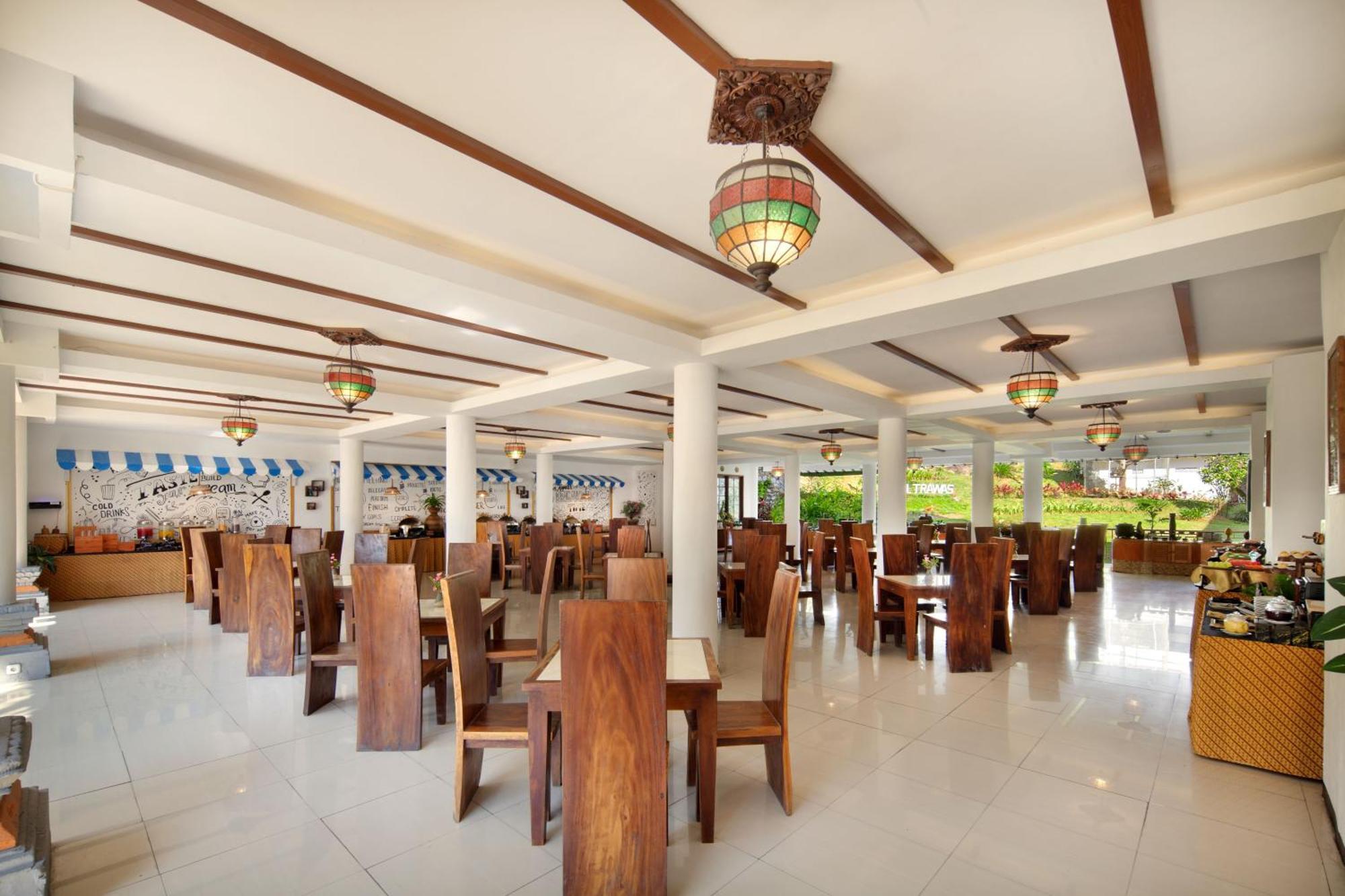 Royal Hotel And Villas Trawas Exterior foto
