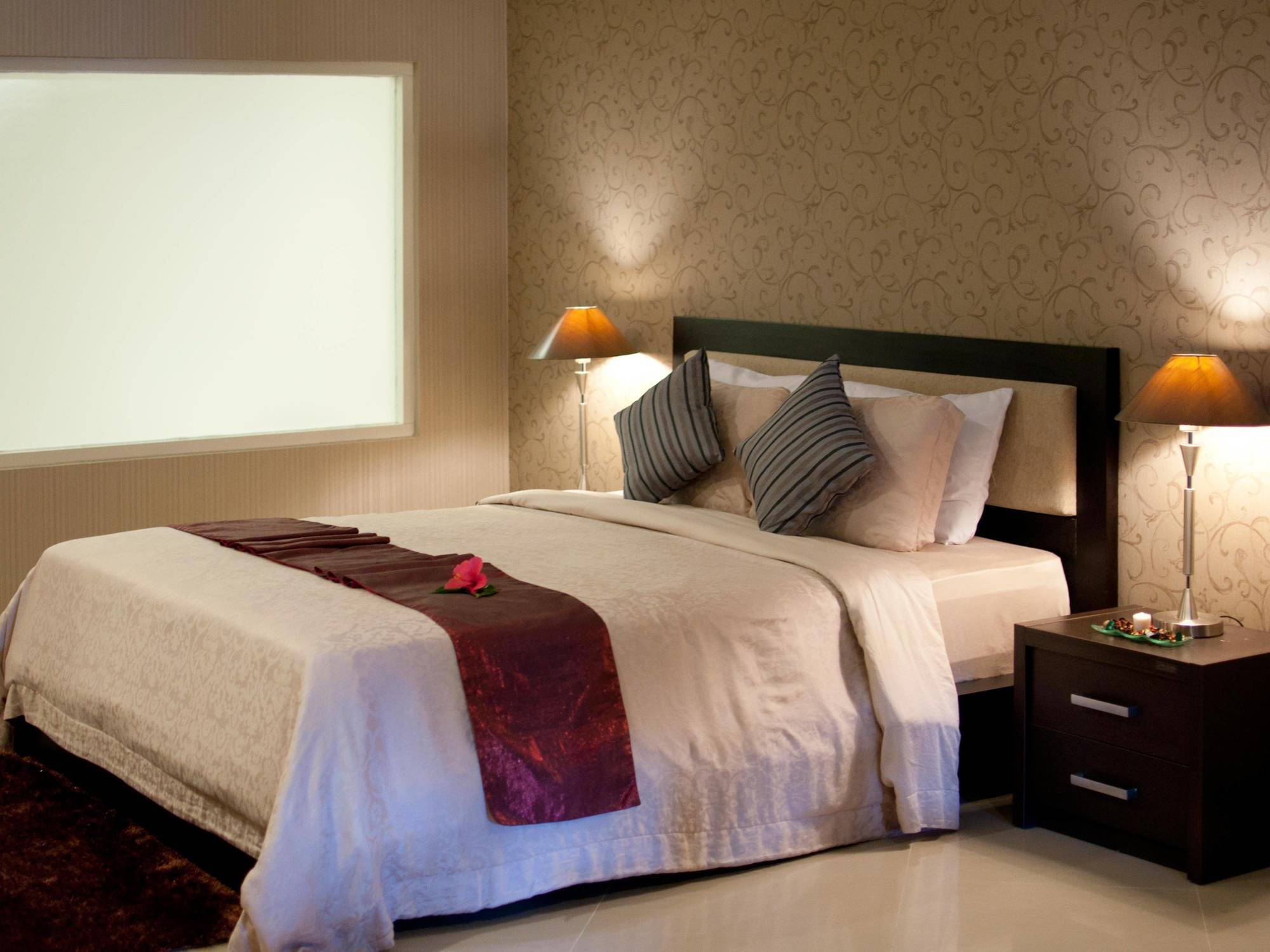 Royal Hotel And Villas Trawas Exterior foto